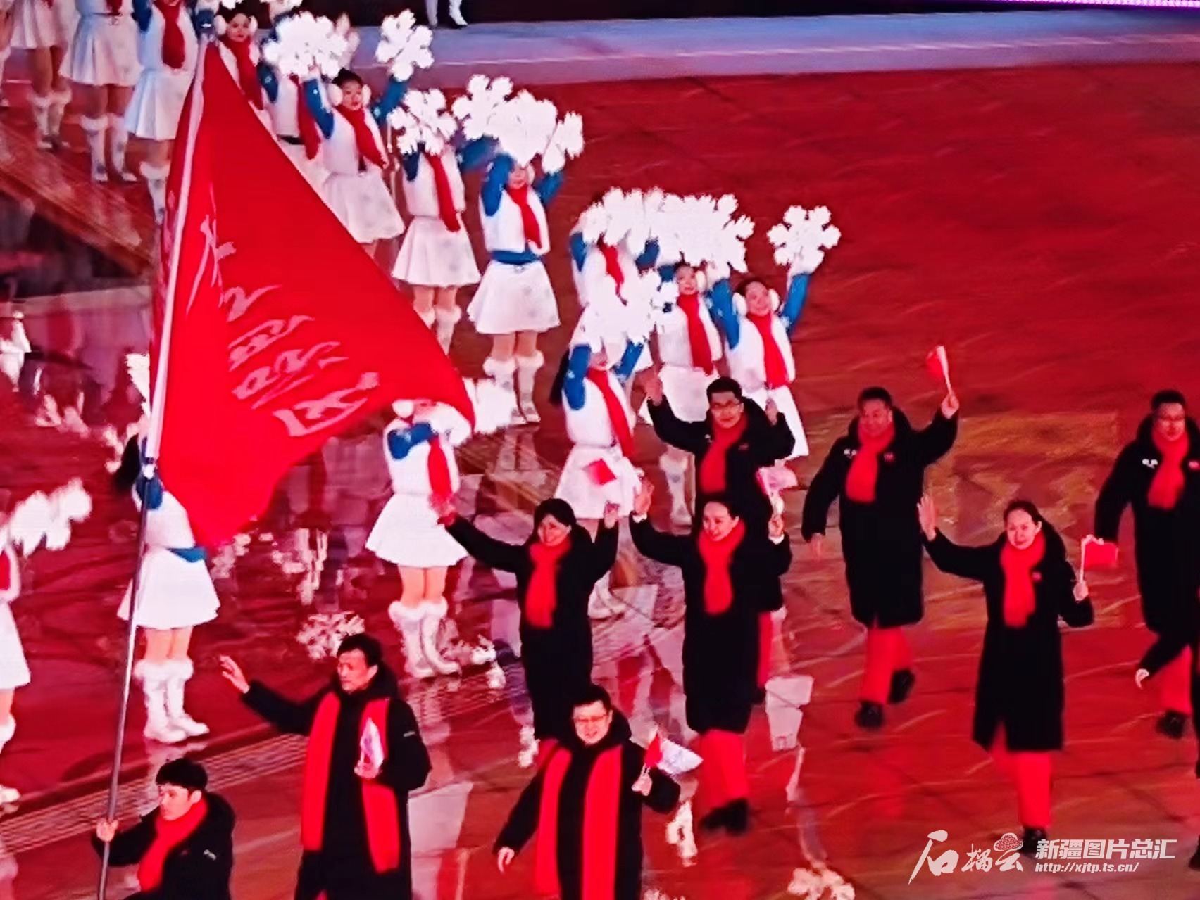 亿博电竞下载 亿博电竞 APP天山健儿奔赴冰雪之约——新疆代表团参加“十四冬”开幕式侧记(图3)